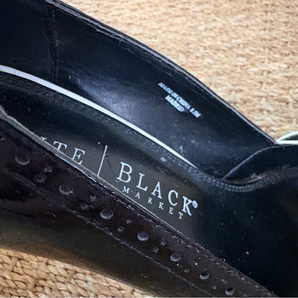 White House Black Market spectator style white and black heels size 8.5 - Picture 4 of 4